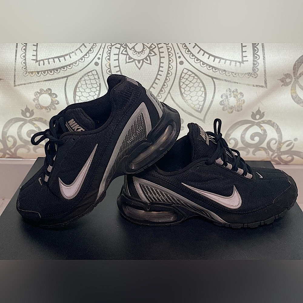 Men’s NIKE TORCH 3 - running shoes- black and gray (USED with wear)
